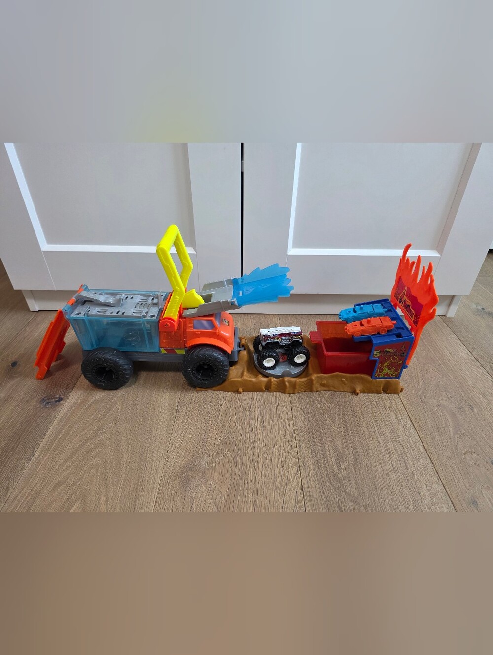 Hot Wheels Monster Trucks Color Shifters 5 Alarm Rescue Toy